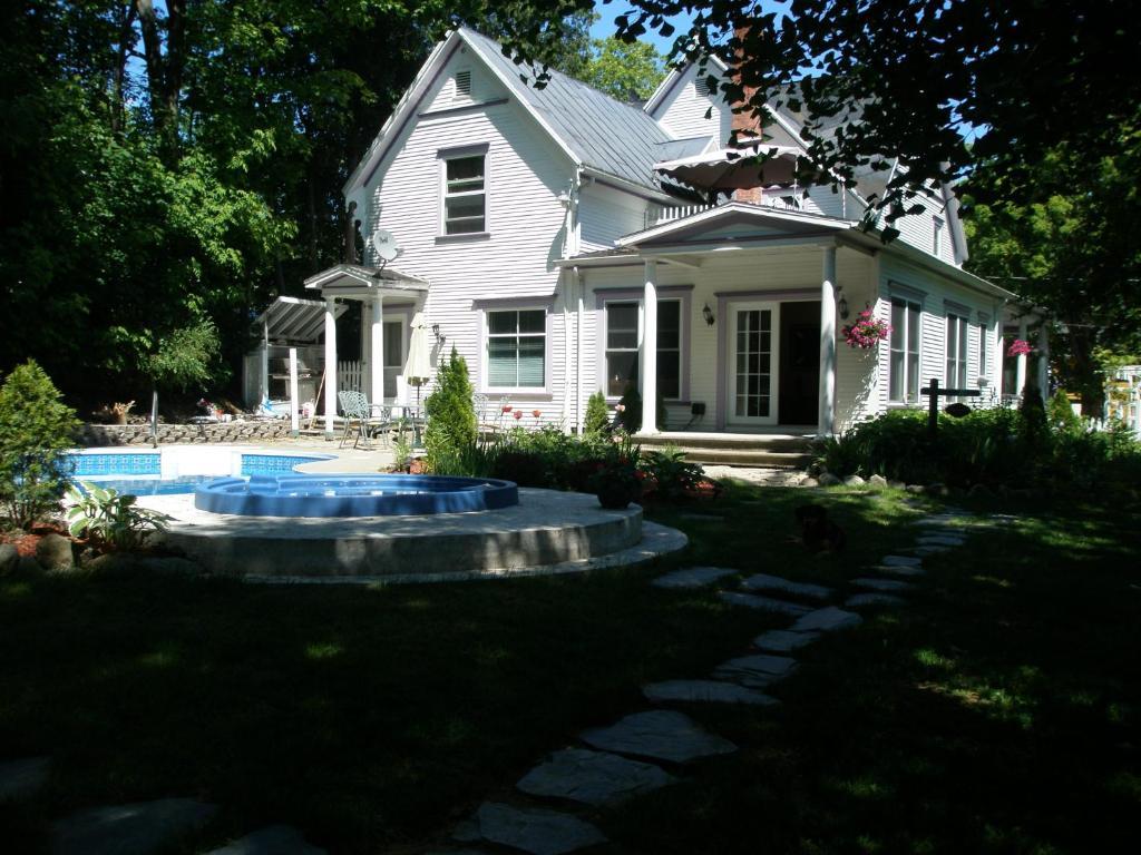 O Bois Dormant B&B Magog Екстер'єр фото